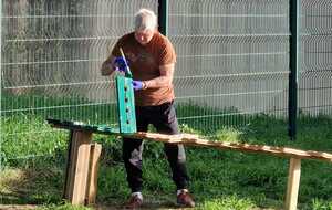 À la fin, il n’a peut‑être pas vaincu le monde… mais sa planche, elle, n’a aucune chance.